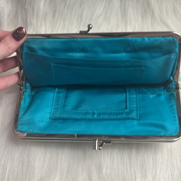 Vera Bradley Retired Peacock pattern clutch wallet - Picture 5 of 8